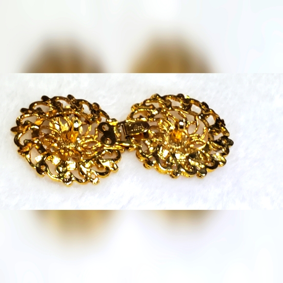 Vtg. Sweater Button Clasp - Picture 4 of 5